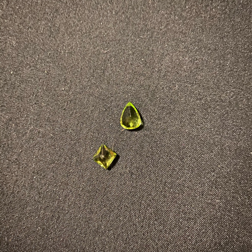 Peridot gems
